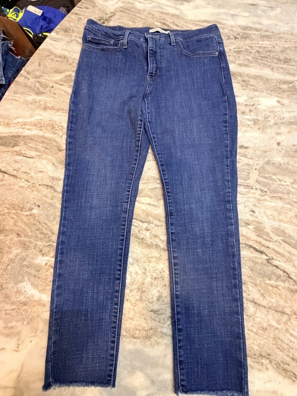 Levi’s 311 Shaping Skinny Jeans Womens 31x28 Medium Wash Stretch Denim Raw Hem